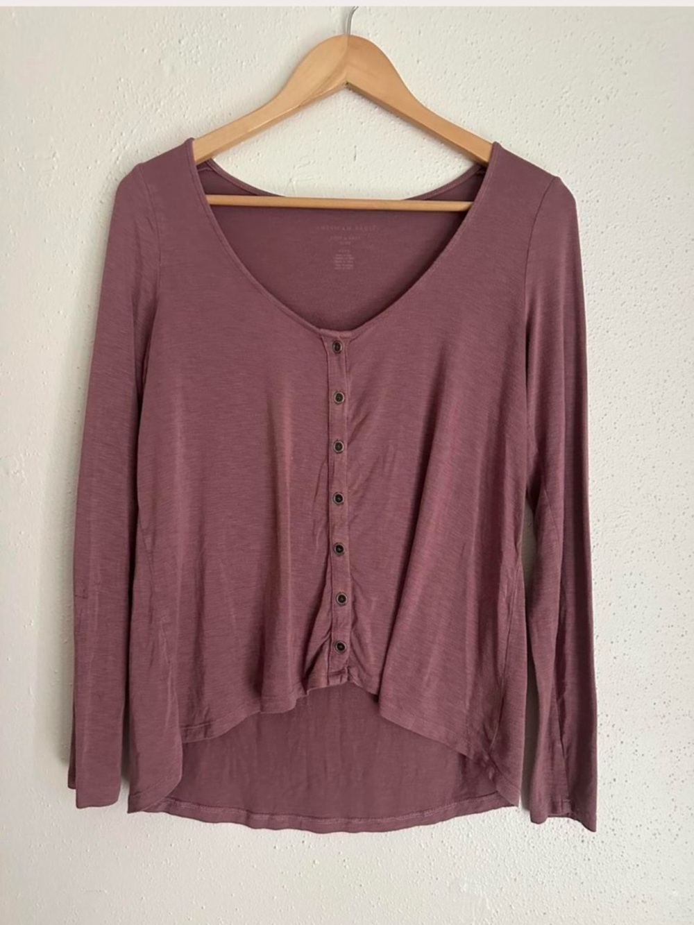American Eagle Outfitters Mauve Button-Front Long Sleeve Top